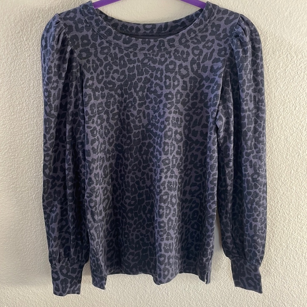 Loft gray and black leopard puff sleeve top Size S